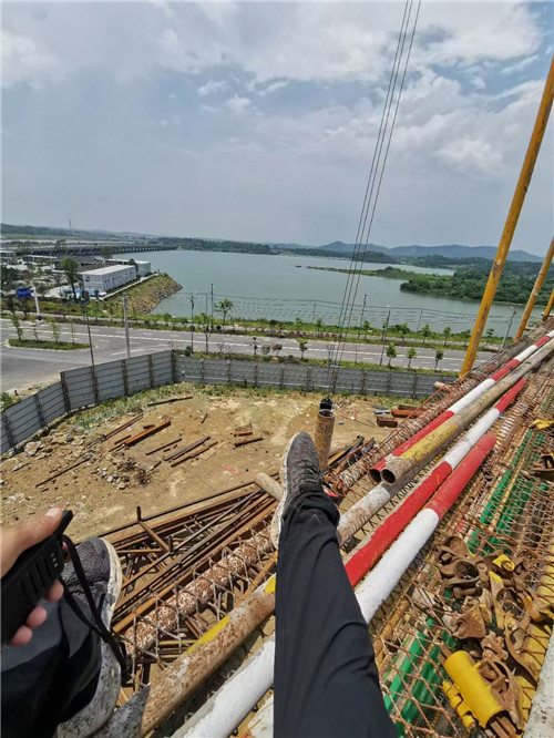 隆阳区作业中发生设备损坏或人员意外，责任怎么划分？