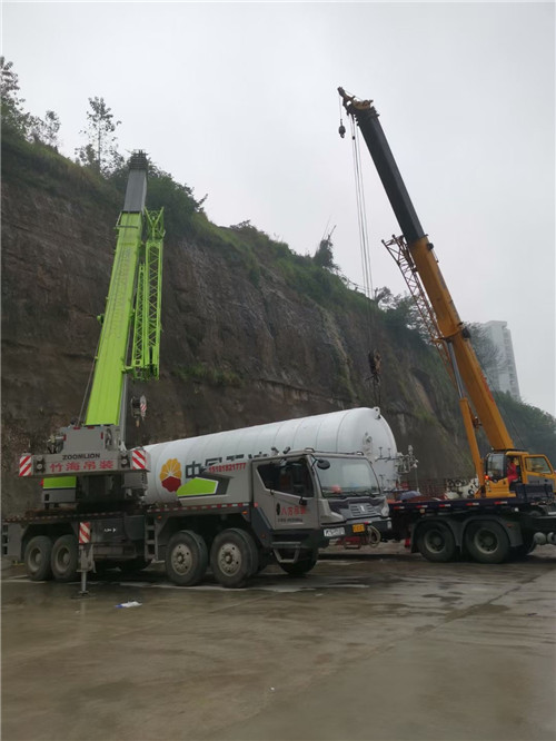 隆阳区“不怕风雨冻”—— 吊车的 “恶劣环境适应” 技术