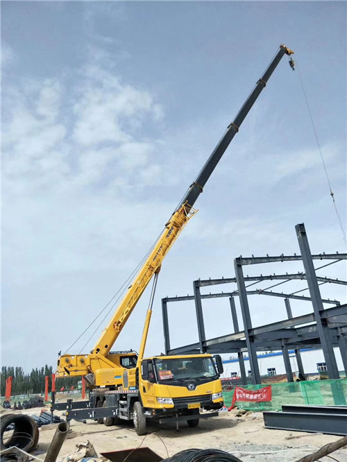 隆阳区超高层建筑钢结构吊装案例